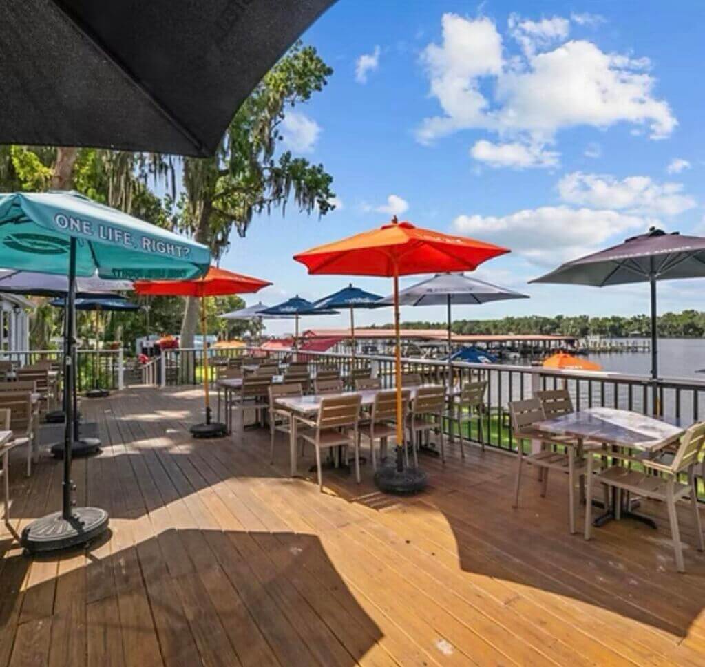 Porkys Lodge Bar and Grill waterfront dining