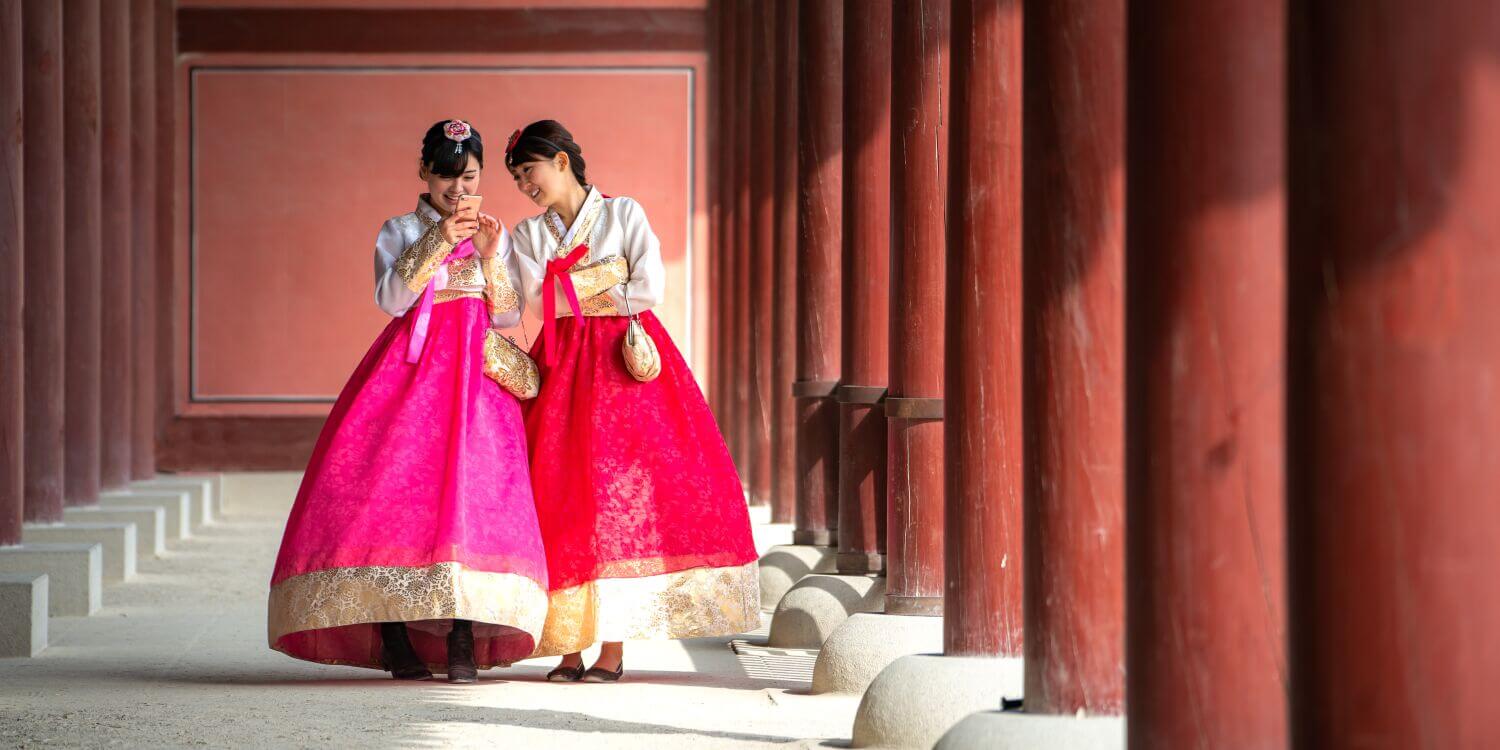 Two young women in traditional Korean dress