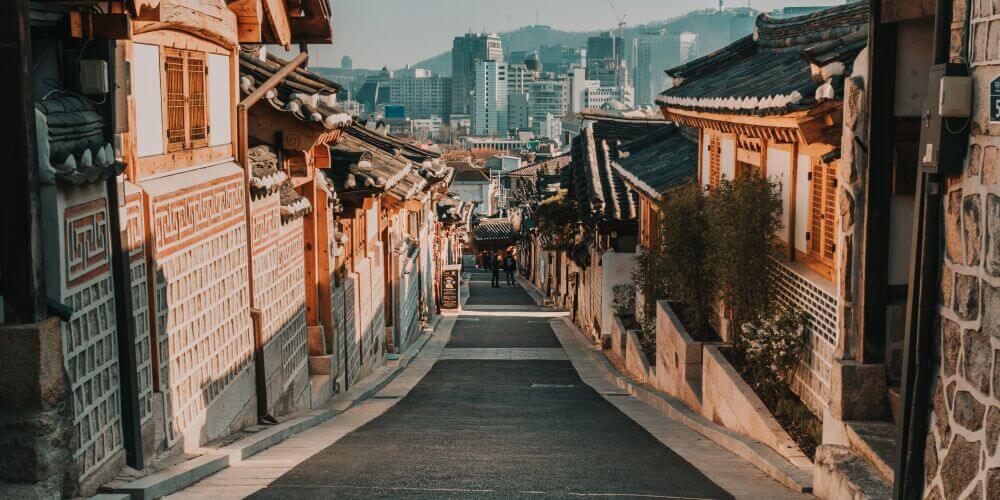 alleyway in Seoul